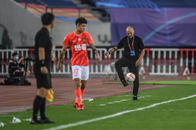 文班亚马全票当选年度最佳新秀 场均21+11+4+4