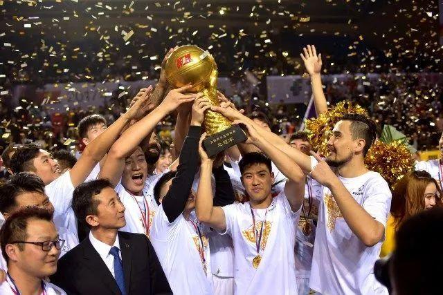 里约奥运会夺冠十周年 中国女排冠军走进南京校园